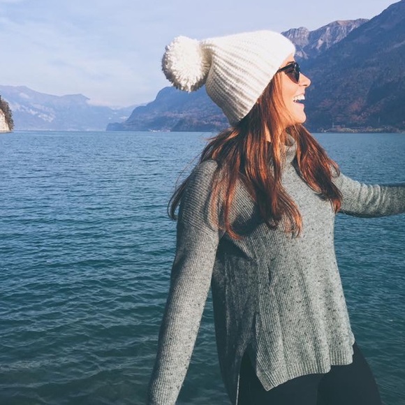 *MEET YOUR POSHER* Hey, I’m Julia! 🙂 - Picture 14 of 14